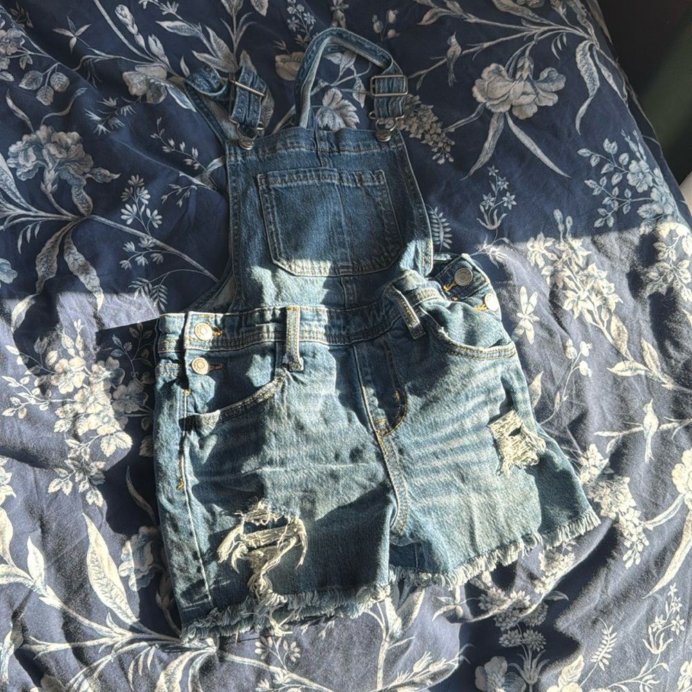 Cat and Jack, Girls Overalls. Size small (6/7).
